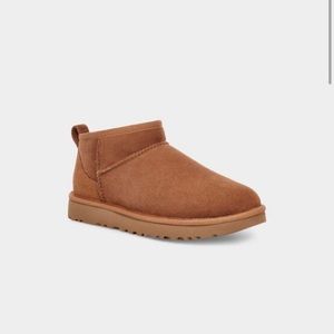 UGG Women’s Classic Ultra Mini Shearling Boots NEW Chestnut Size 7
